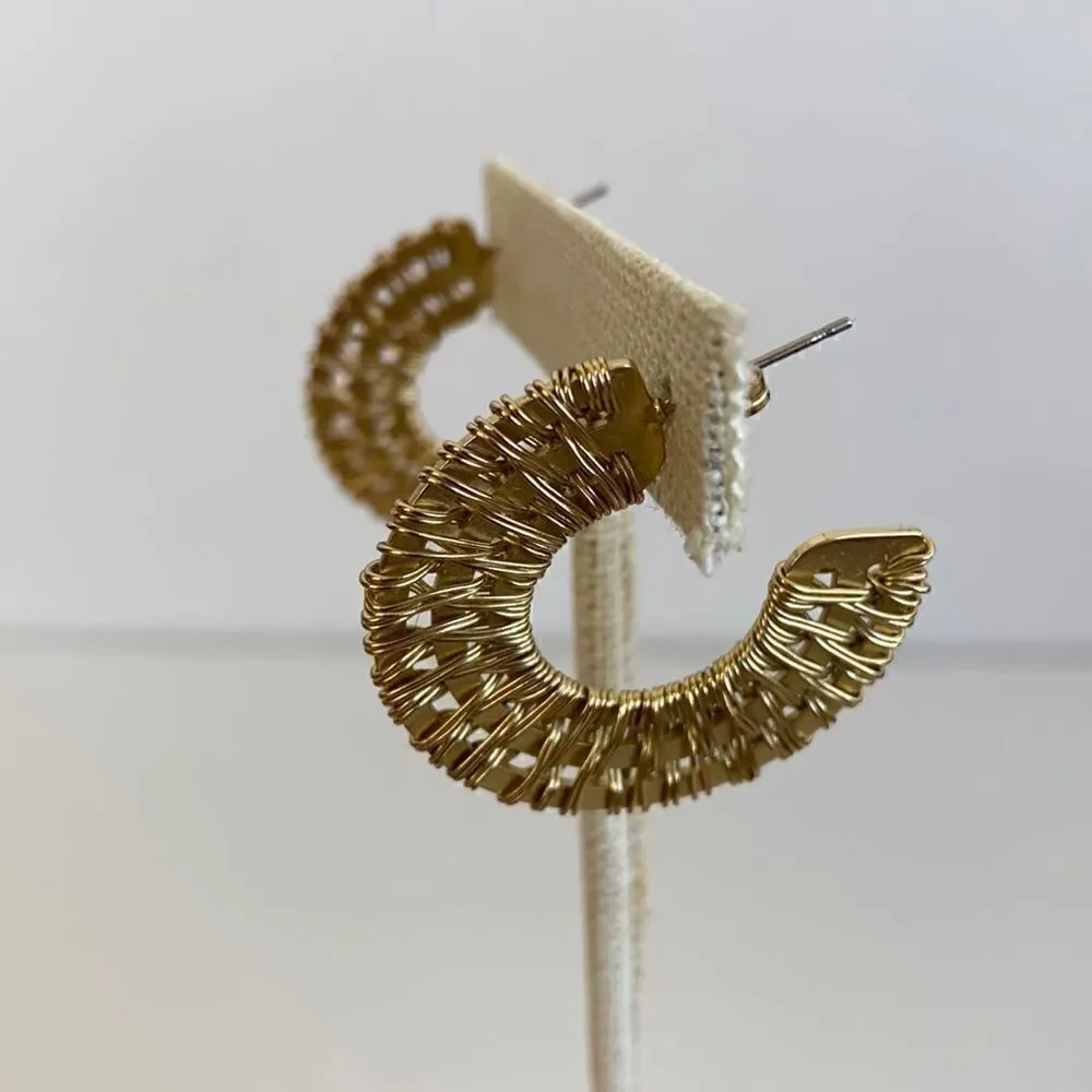 Really Pretty And Lightweight Gold Woven Hoops
